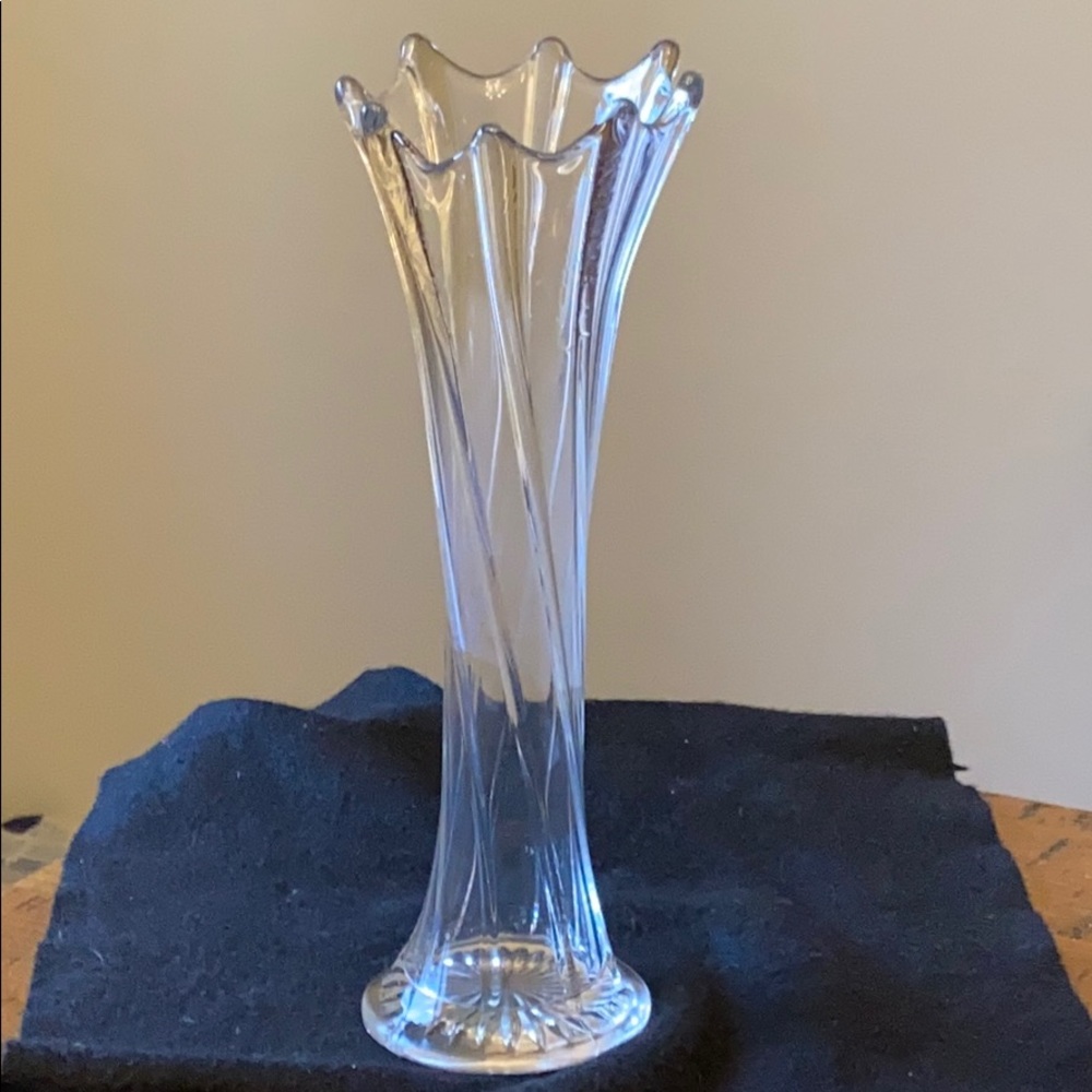 Dugan GlassTwisted Rib Swung Spiral Vase EAPG